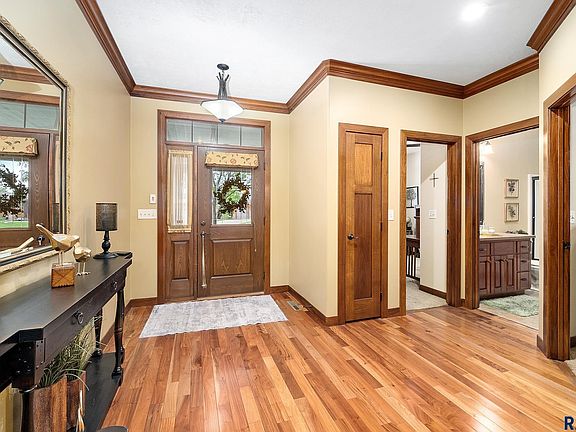 3rd image of 602 W Garden Pl