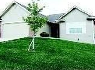 6938 SW Sweet Grass Ct, Topeka, KS 66614