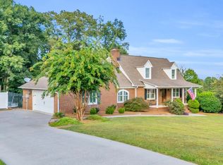 3046 Hawthorne St, Athens, TN 37303