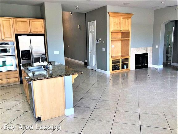 3rd image of 1129 Platinum St