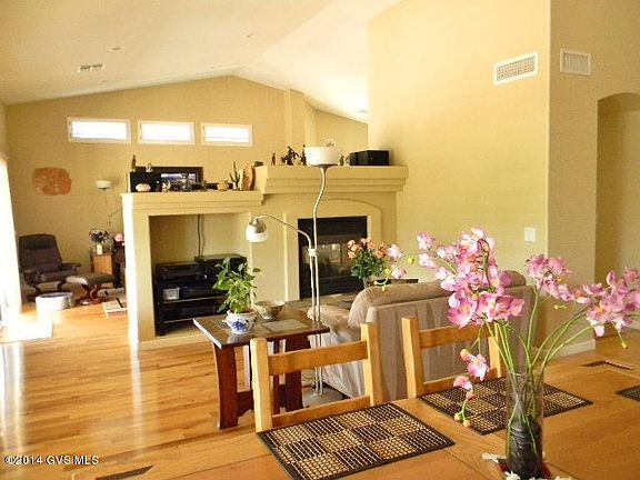 5th image of 2034 E Oak Hill Pl