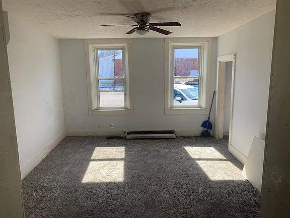 4th image of 211 Main St