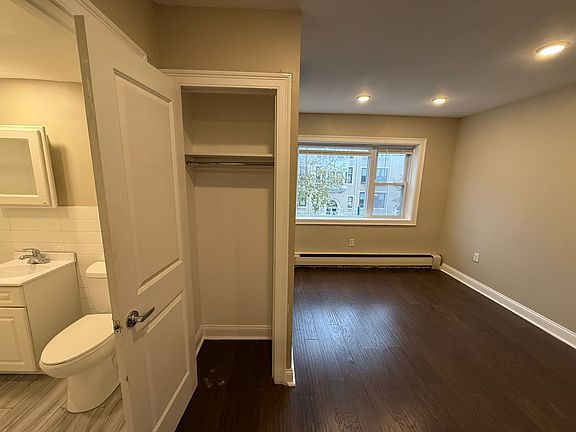 5th image of 2500-02 Kennedy Blvd #307