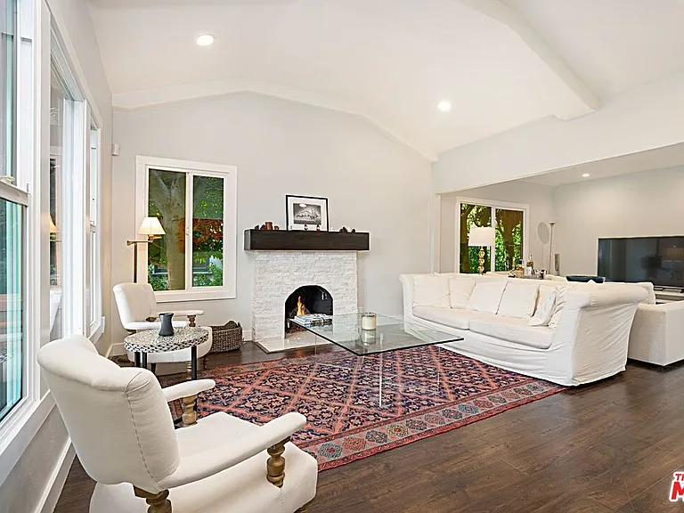 9023 Phyllis Ave — Photo 11