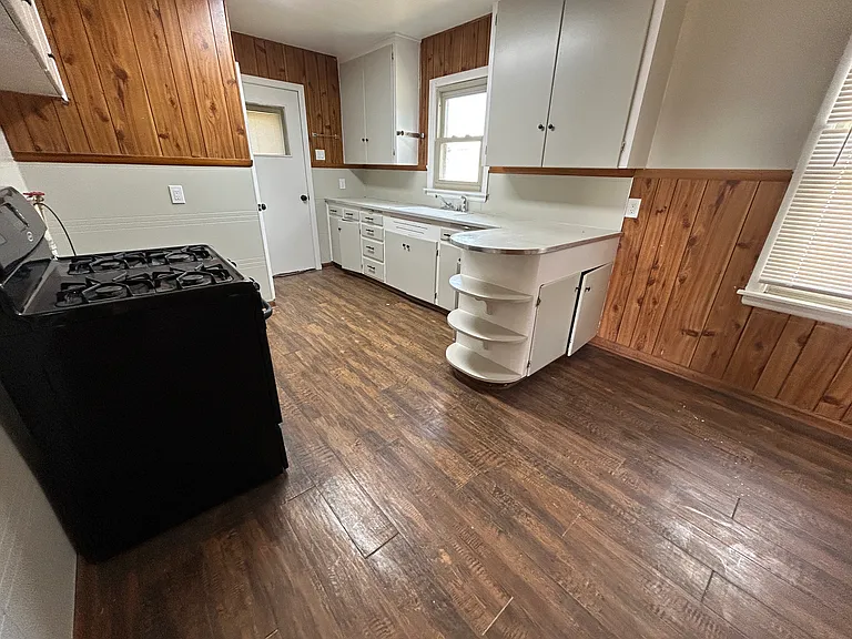 1021 S Dwight St — Photo 7