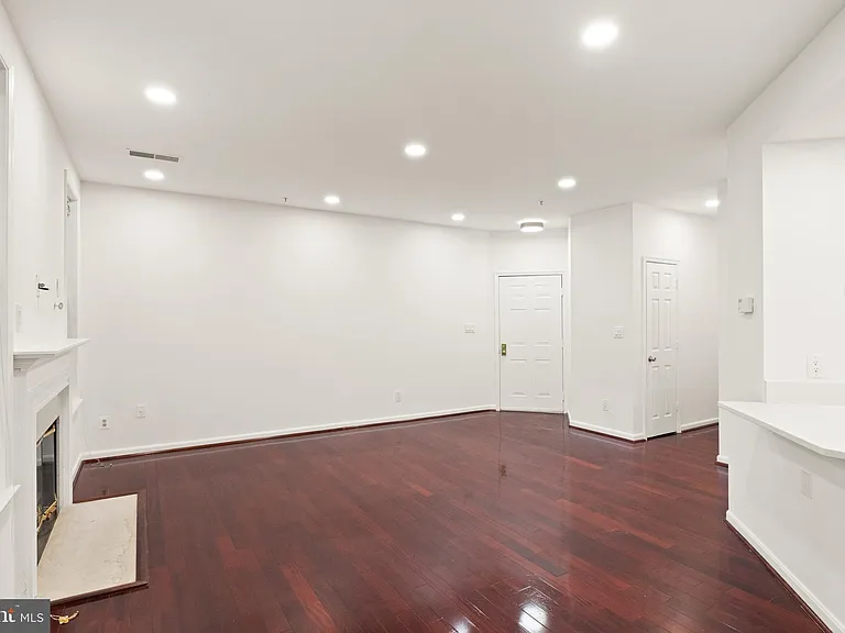 1324 Garden Wall Cir #305 — Photo 6