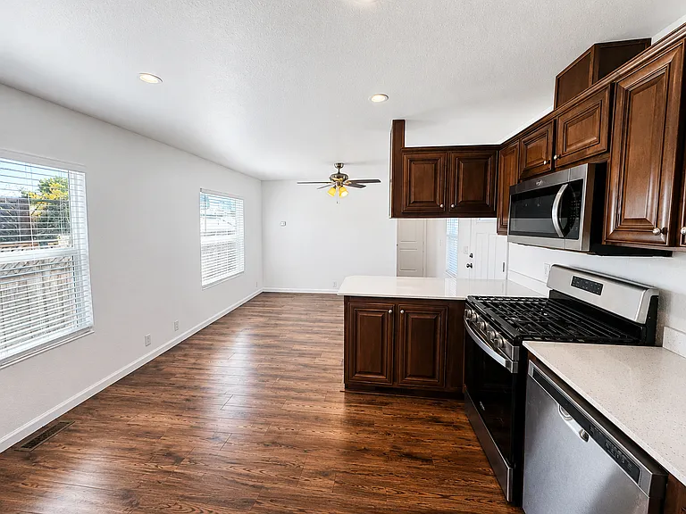 1972 Carnation Cir #B — Photo 4