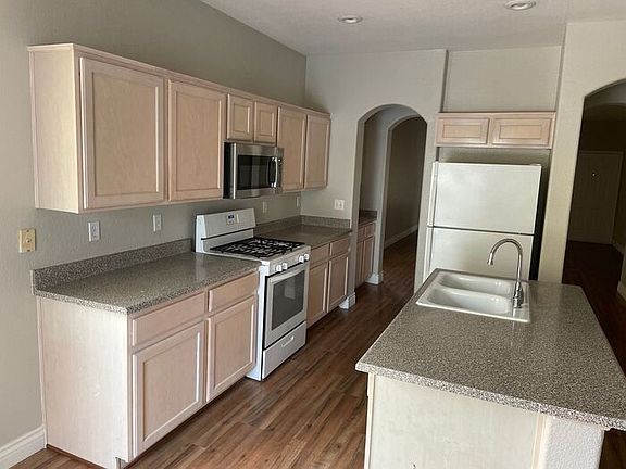 5th image of 8120 Hesperides Ave