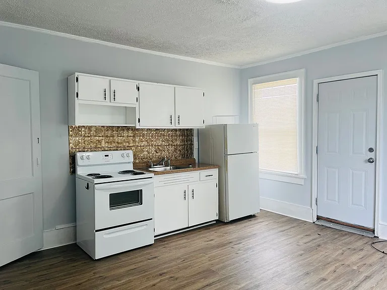 504 Broad St — Photo 4