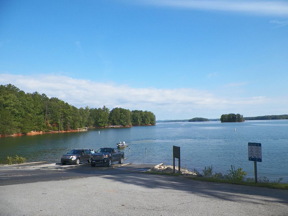 Public boat ramp at Lanier 