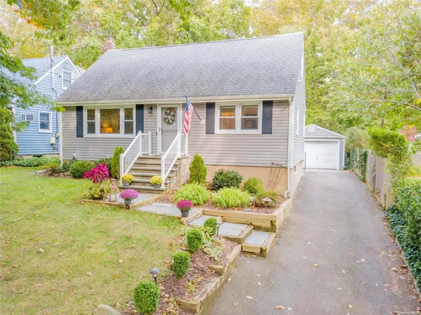 97 Horton Drive, South Huntington, NY 11746