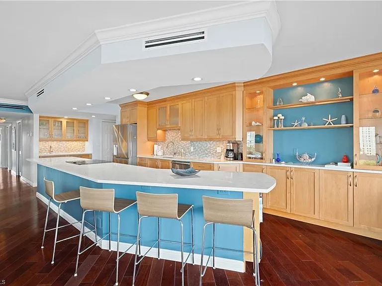 250 Park Shore Dr #803 — Photo 9
