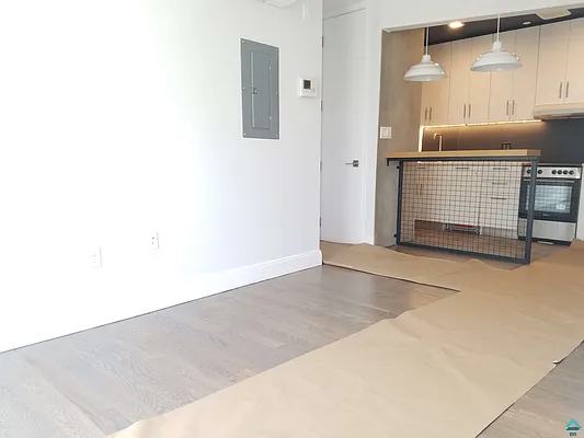 Rented by EXR | media 9