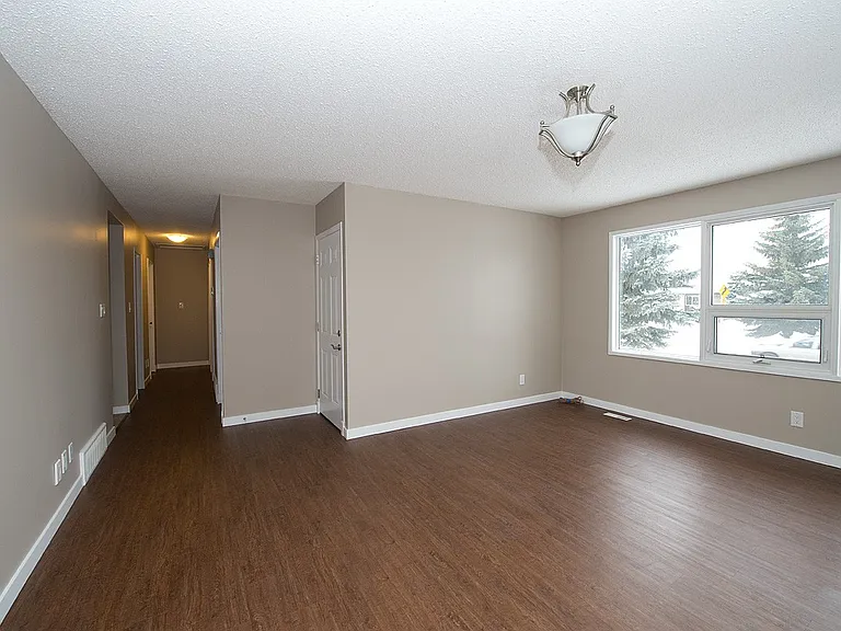 153 Woodvale Road West NW — Photo 18