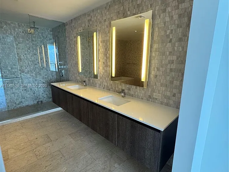 88 SW 7th St #3012 — Photo 41