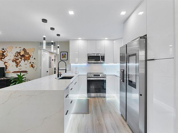4th image of 5208 NE 24th Terrace #F218