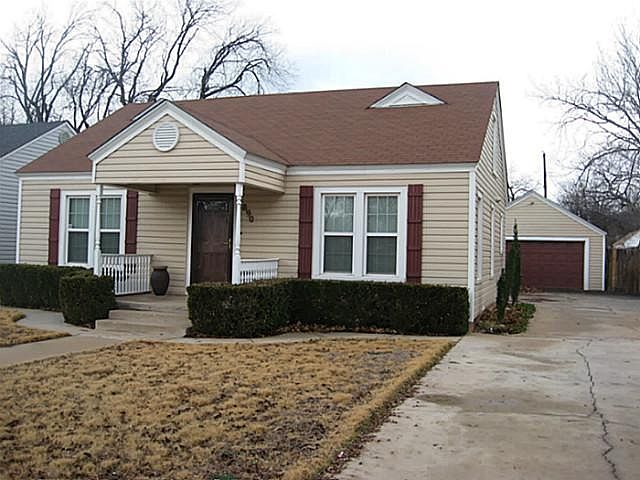 1st image of 890 Ballinger St