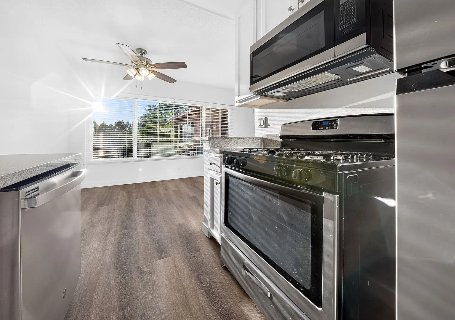 1420 Seward St. — Photo 3