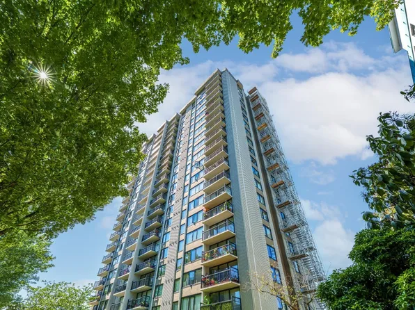 1330 Harwood St #402, Vancouver, BC V6E 1S8
