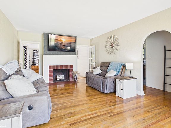 5th image of 430 E Park Ave