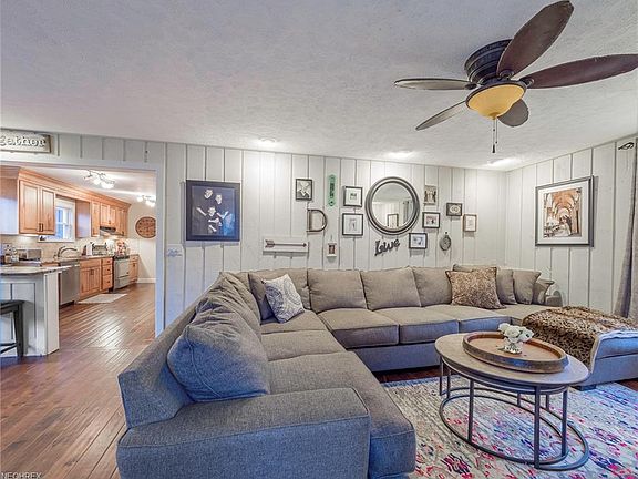 2nd image of 7481 Valerie Ln