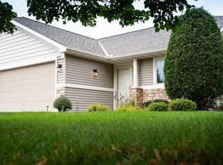 557 Williamsburg Pl, New Richmond, WI 54017