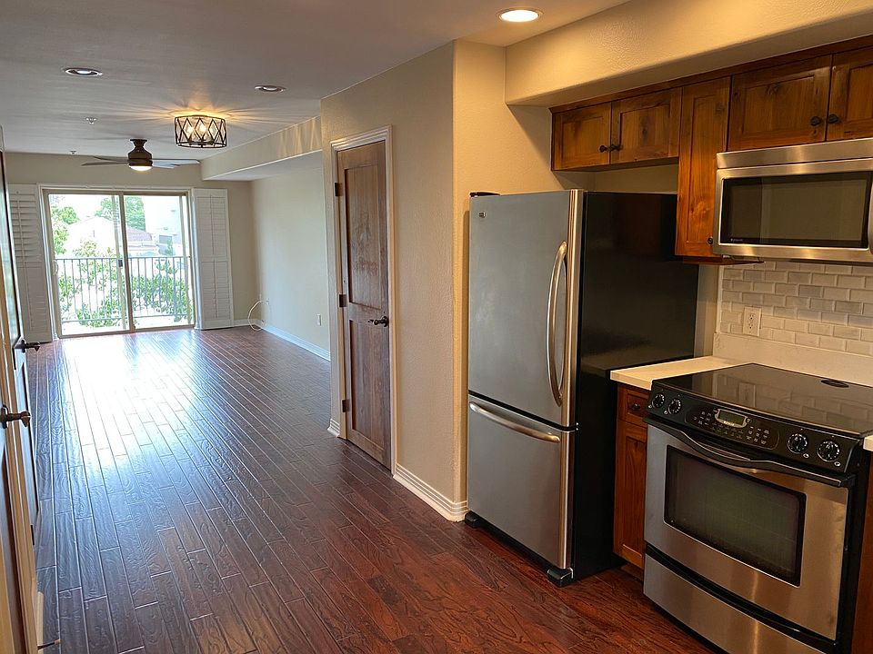1st image of 801 W Hawthorn St W #406