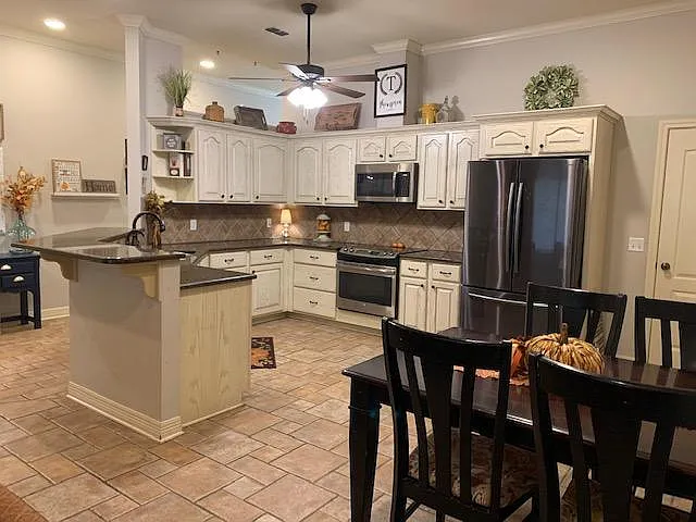 1707 Valley Brook Ln — Photo 3