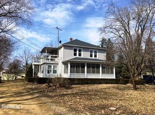 611 Maple St, Lena, IL 61048