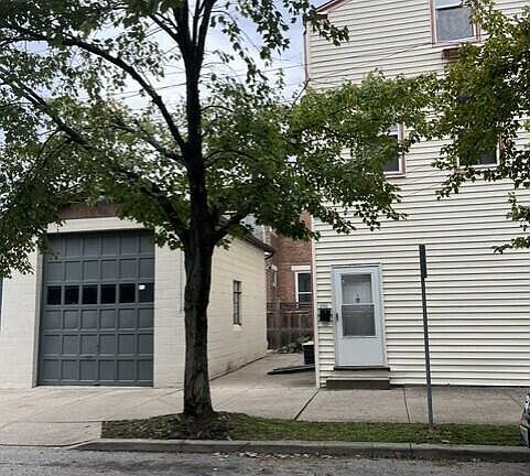 4th image of 646 Monroe St