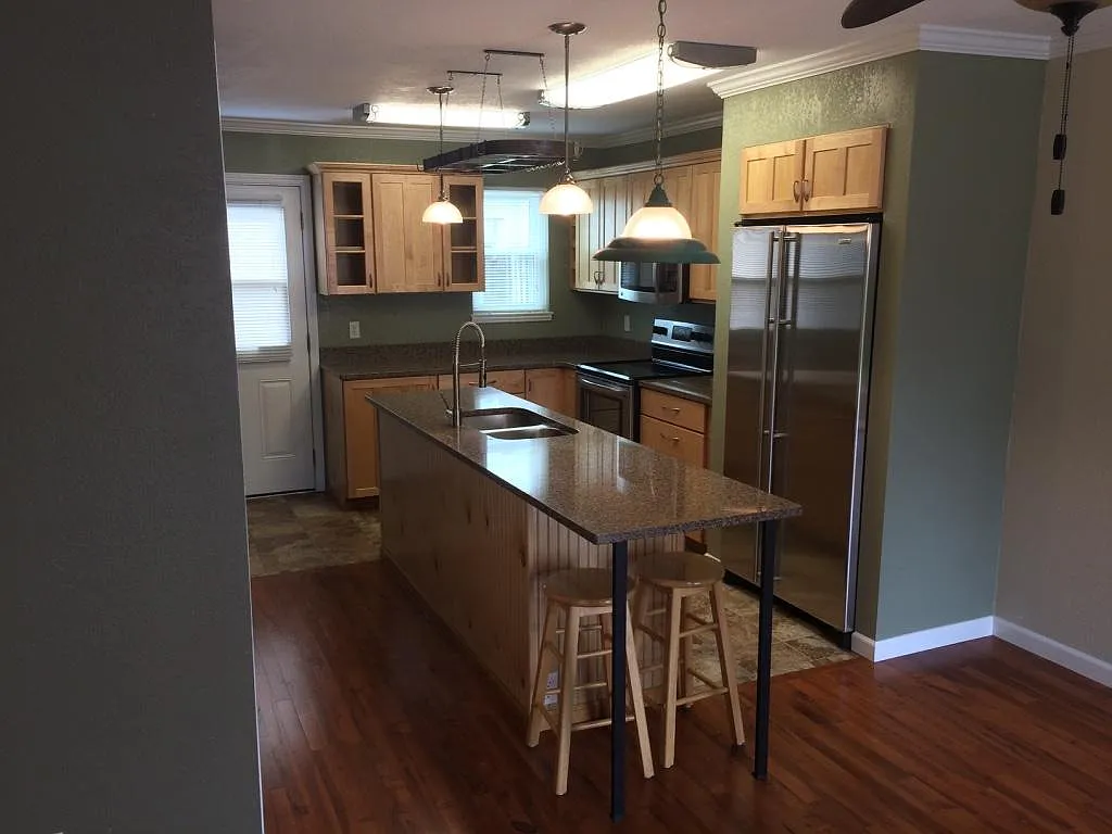 1 bed, 800 sqft, $1,800 — Photo 2