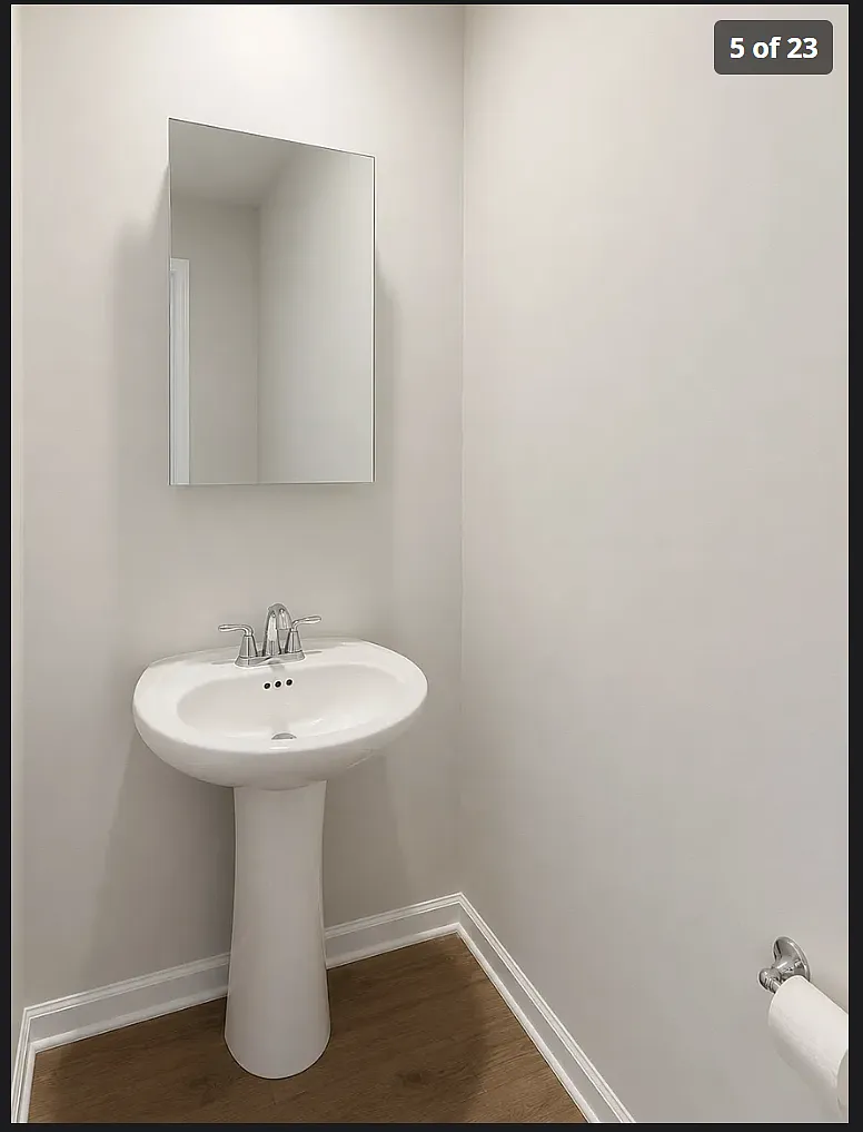 4 bed, 2.5 bath, 1956 sqft, $2,000 — Photo 2