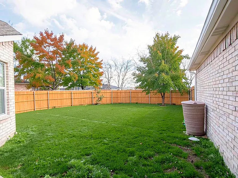 234 Silvercreek Dr — Photo 3