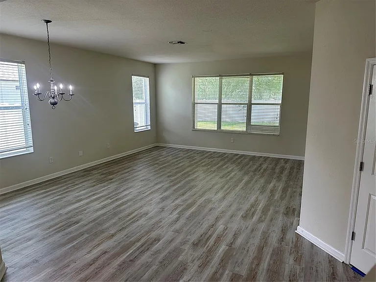 5097 SW 40th Pl — Photo 4