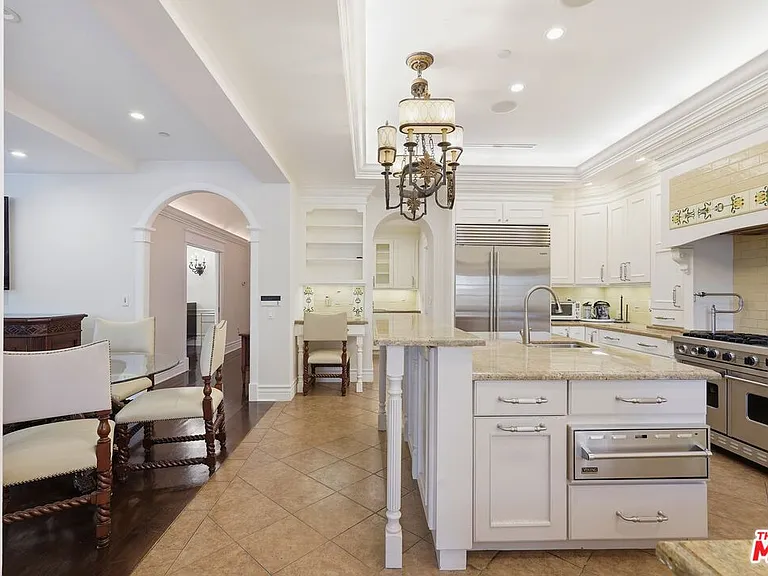 900 Chantilly Rd — Photo 15