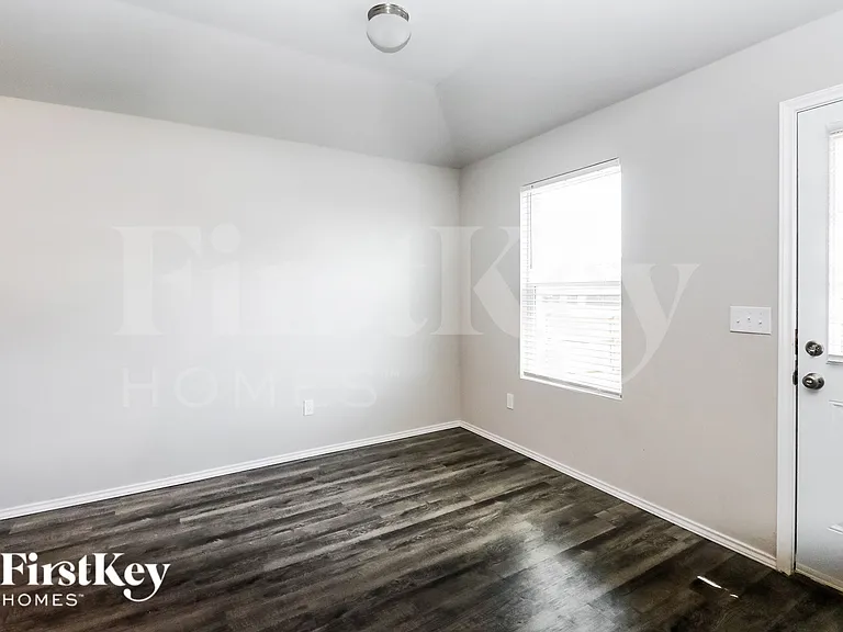 232 Klare Ct — Photo 4