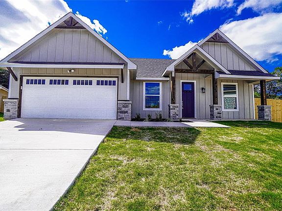 2nd image of 2704 Lakeridge Ct