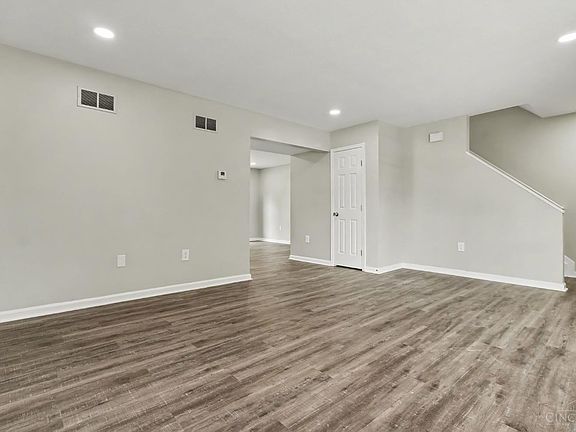 5th image of 2637 Grover Hill Ave