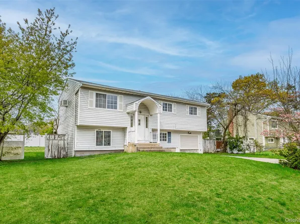 19 Liberty Avenue, Selden, NY 11784