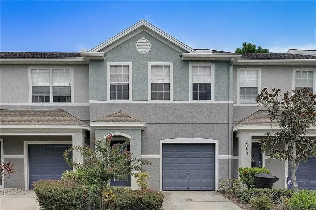 3 bed, 2.5 bath, 1494 sqft, $2,400 — Photo 1