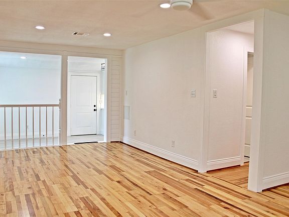 2nd image of 528 Prairie St