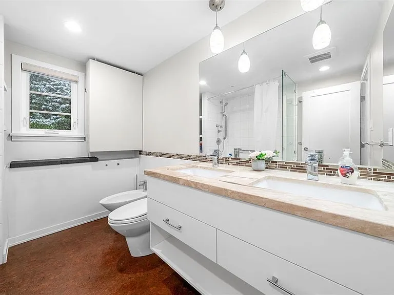 3990 Delbrook Ave — Photo 9