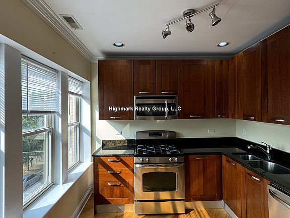 4th image of 6949 N Oakley Ave #3A