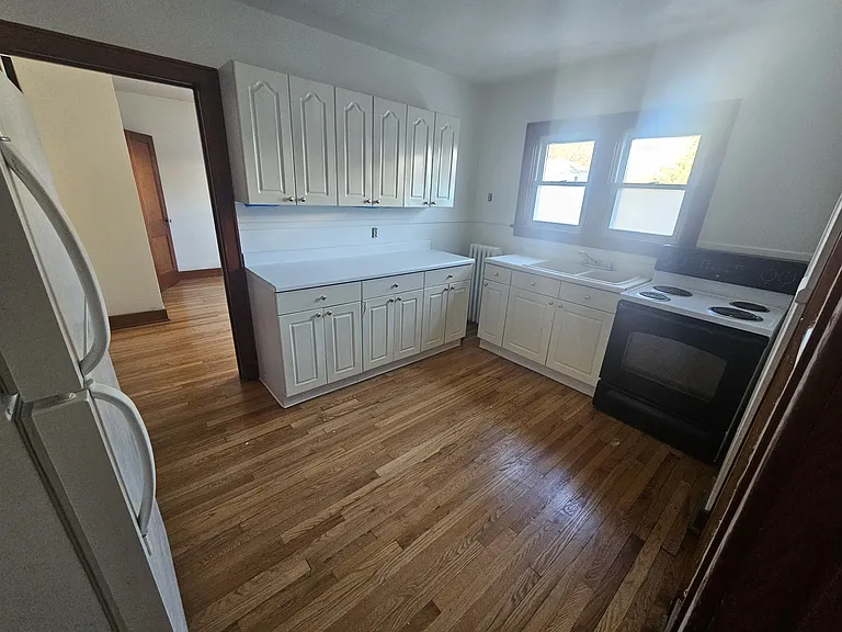 825 Union St #4 — Photo 5