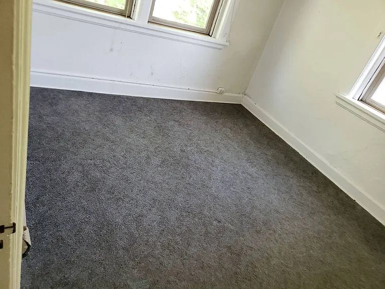 405 NE Oak St — Photo 40