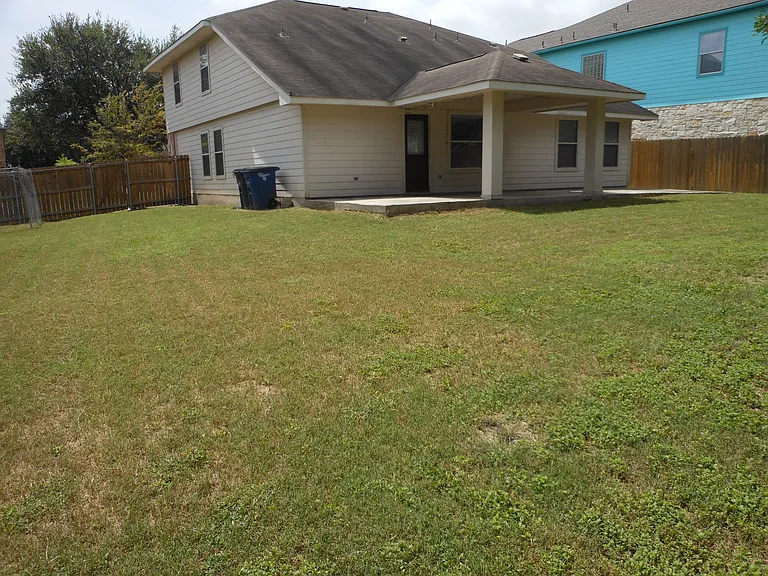 Beautiful, Spacious, fenced backyard.