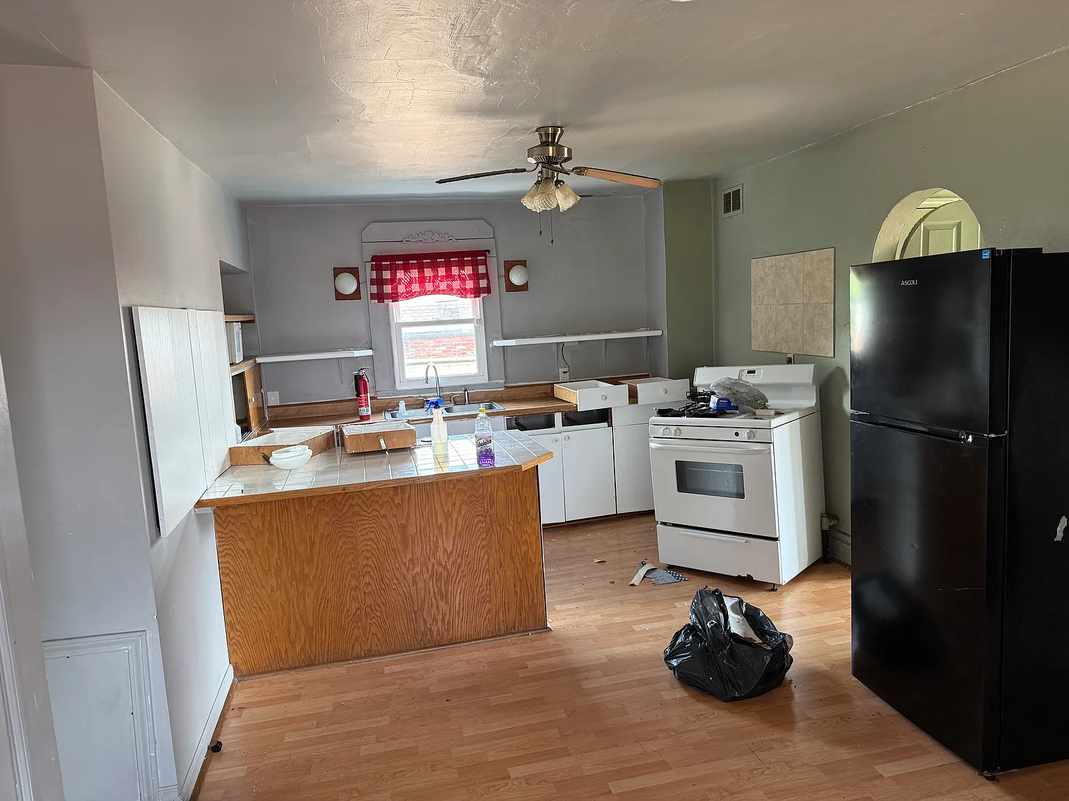 2 bed, 1100 sqft, $900 — Photo 3