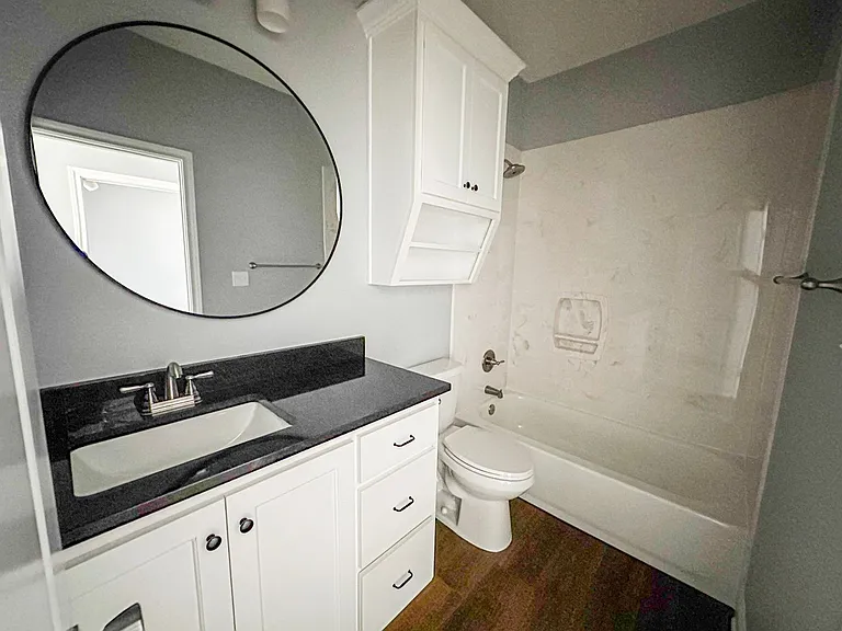 100-102 Vitava Dr W — Photo 12