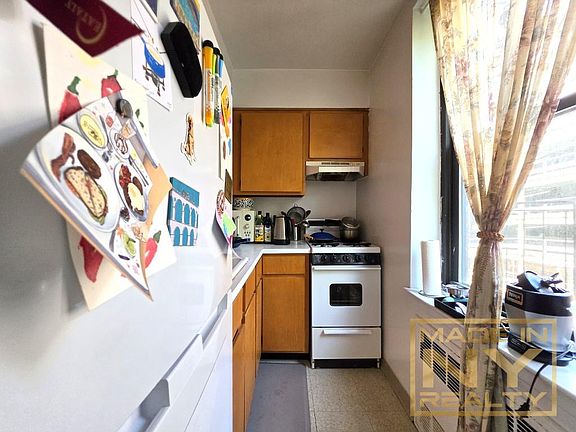3rd image of 327 W 30th St APT 4C