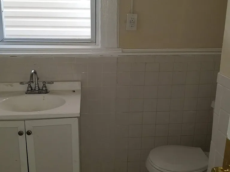 Chelsea Ave House — Photo 6